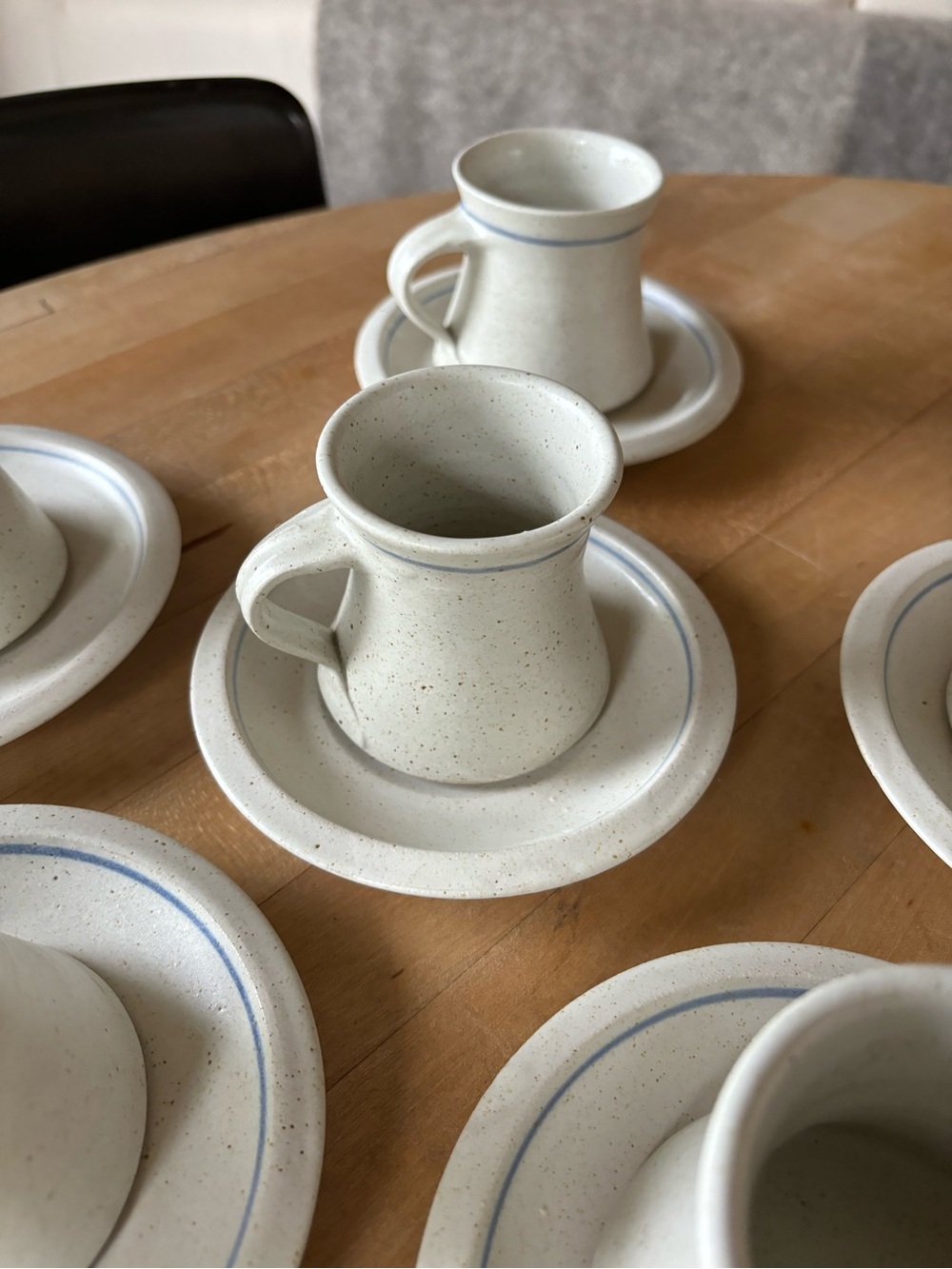 Vintage Studio Pottery Cups/Saucers - Picture 3 of 8